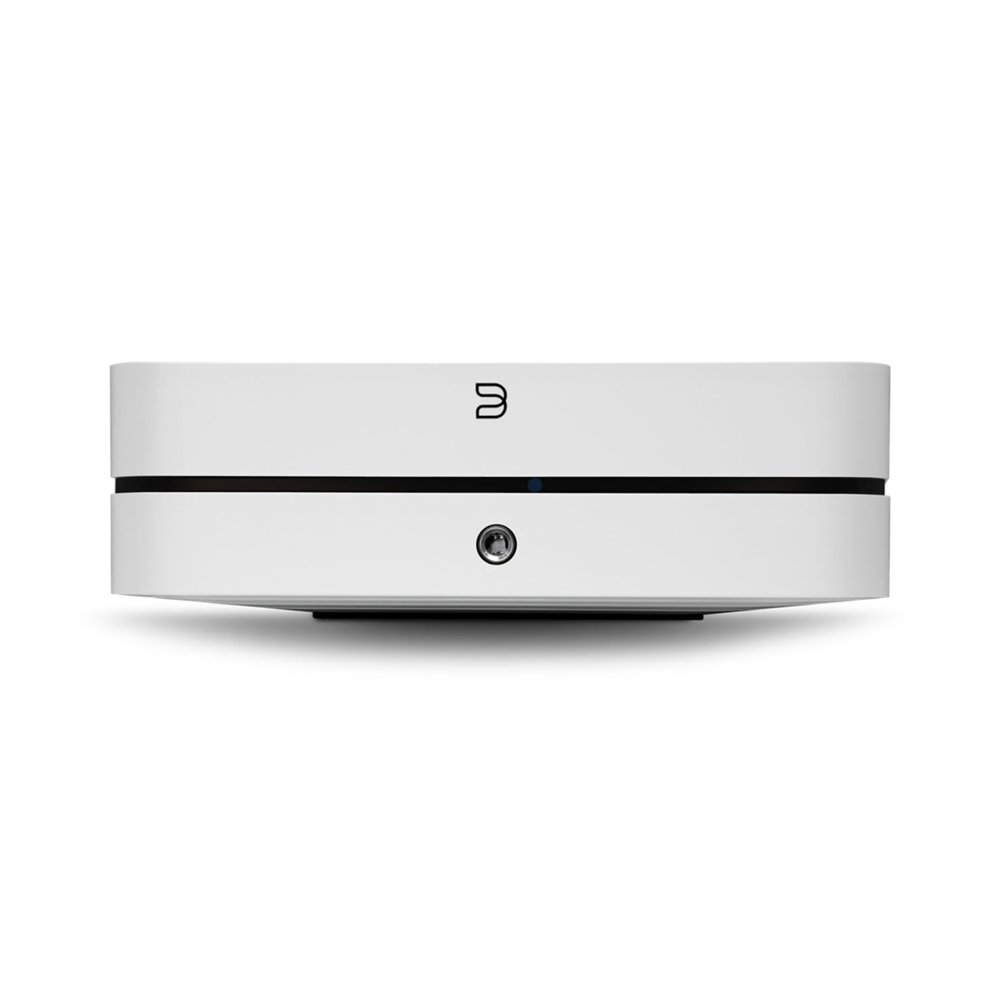 Front of white Bluesound Powernode Streaming Amplifier on a white background
