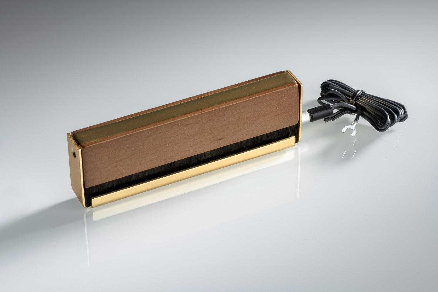 Pro-Ject Brush It Premium with a cable on a reflective surface