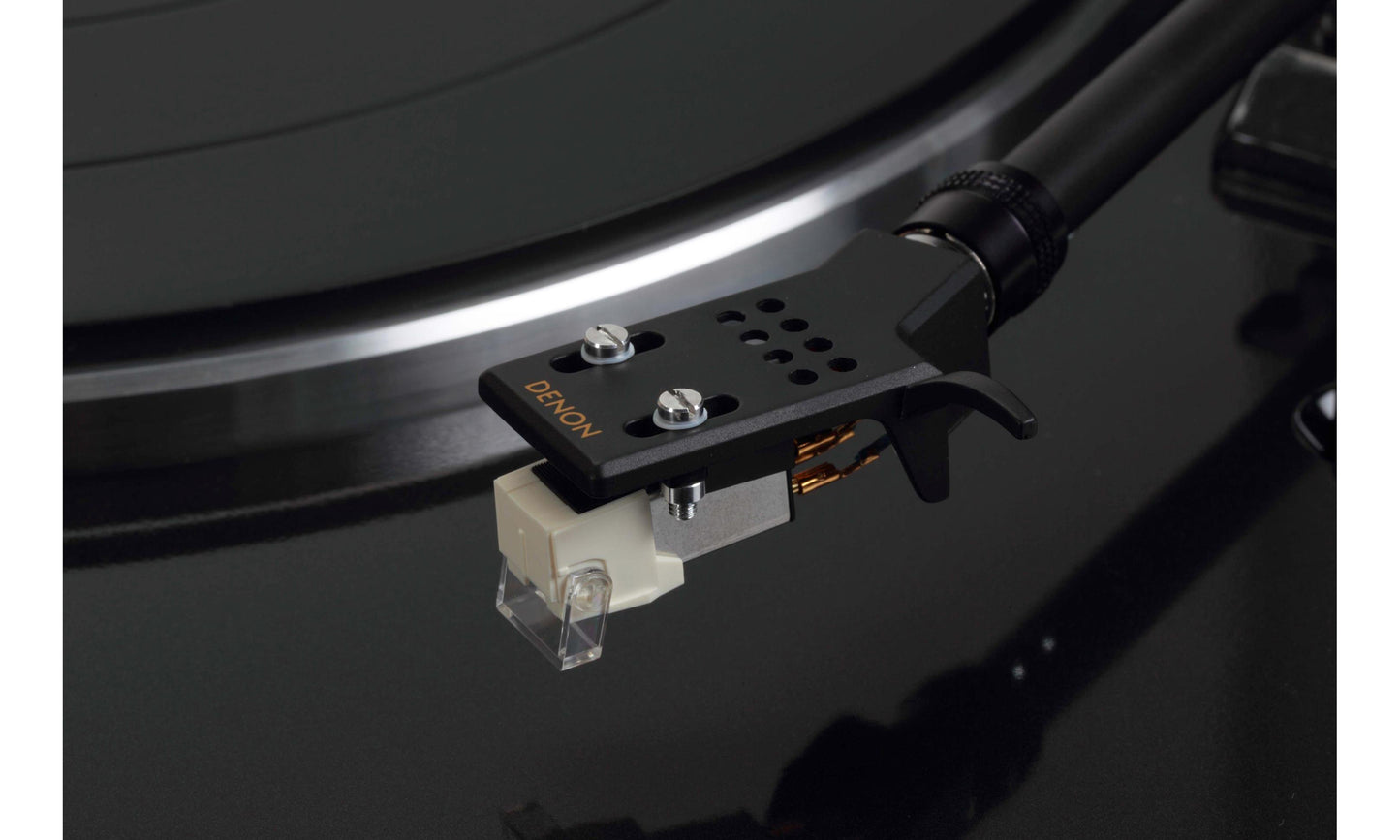 Denon DP300F Turntable - Cartridge view.