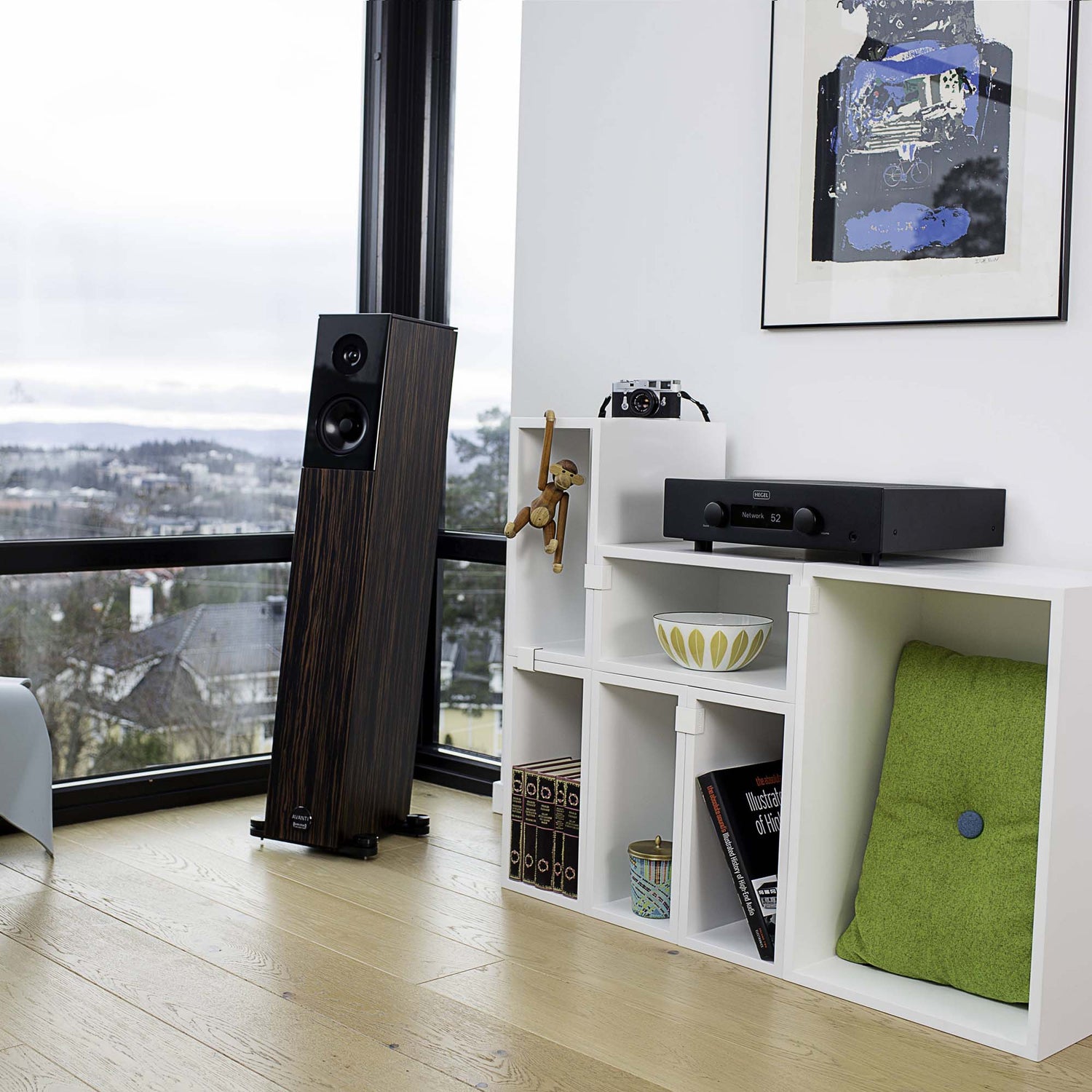 Hegel on shelf with floorstanding speaker