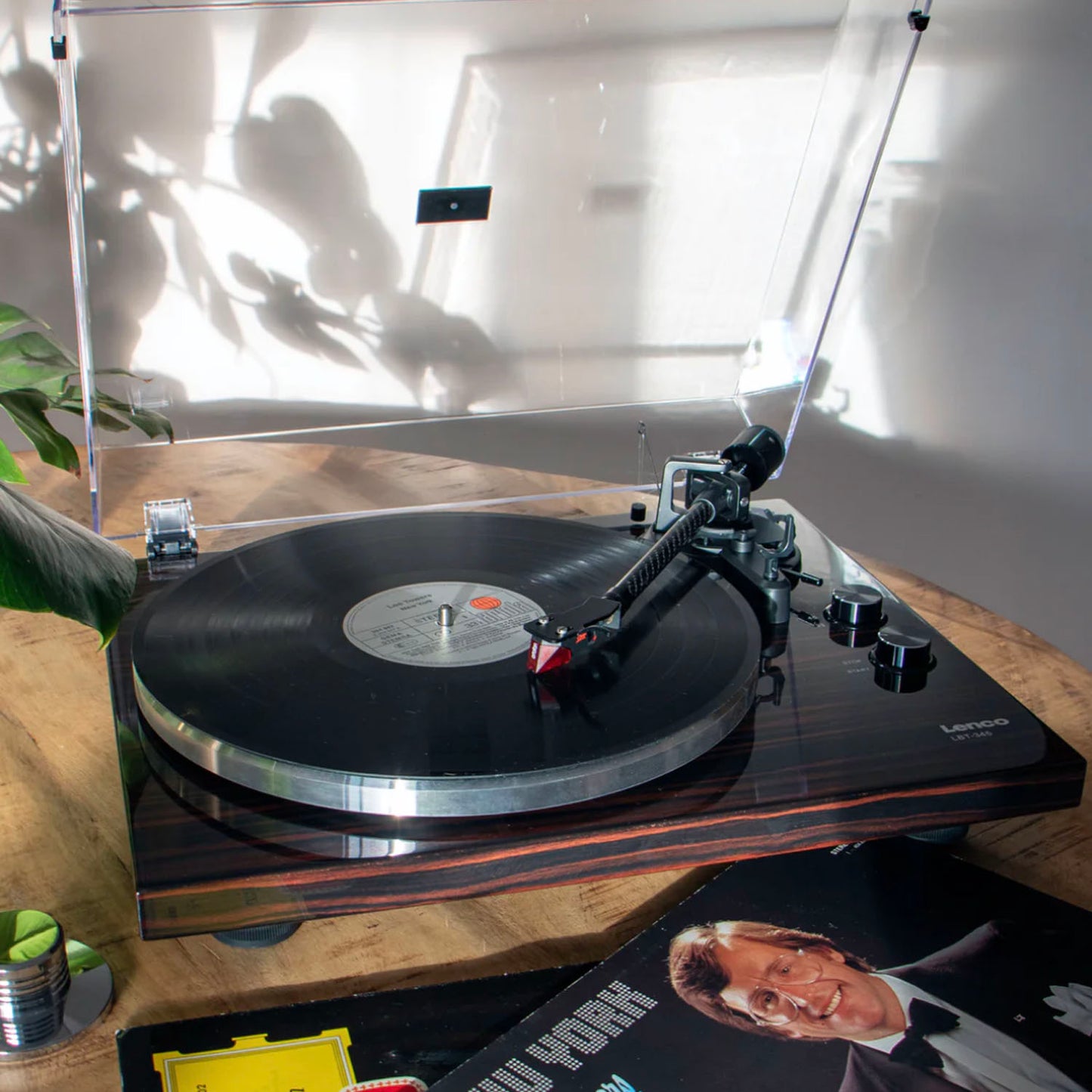 Lenco LBT-345WA Turntable