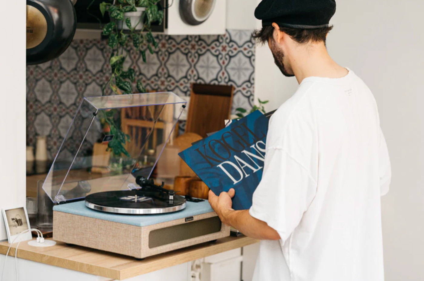 Lenco LS-440 Turntable - Lifestyle