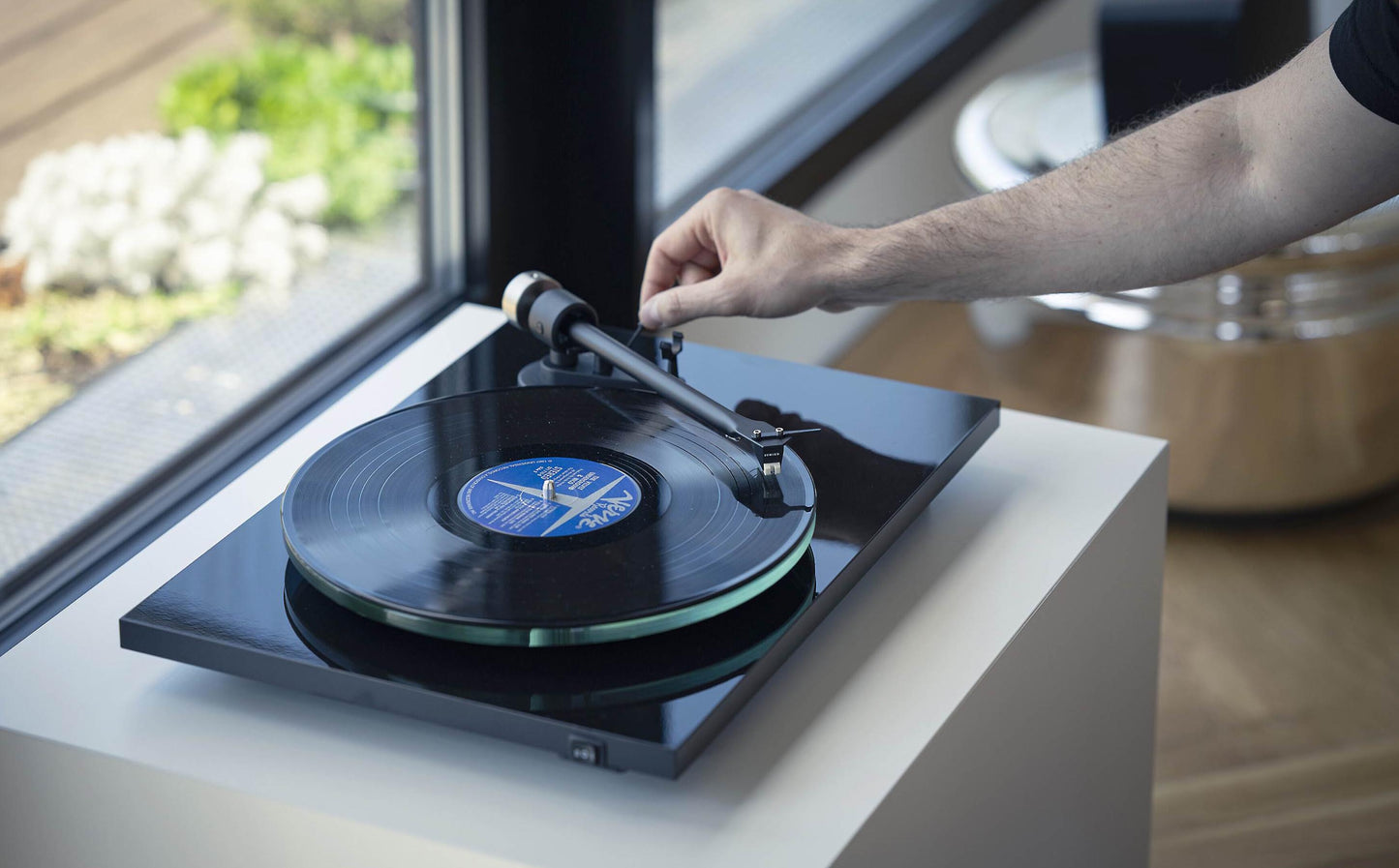 Pro-Ject T2 Turntable
