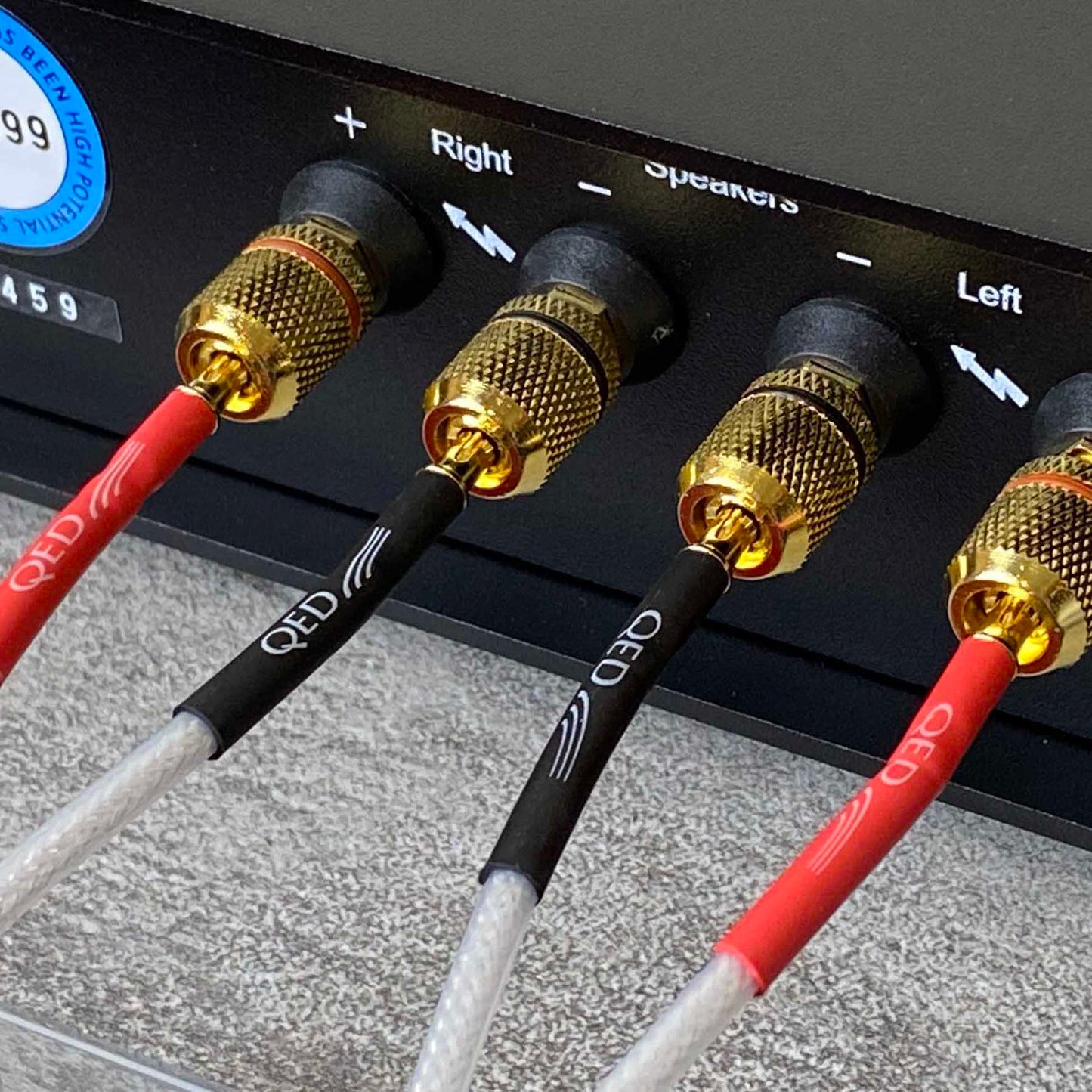 QED Silver Anniversary XT Speaker Cable - Factory fitted Airloc banana plugs with heatshrink cover