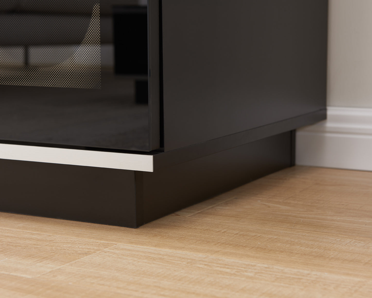Tauris Titan 2100 TV Cabinet - Close up detail