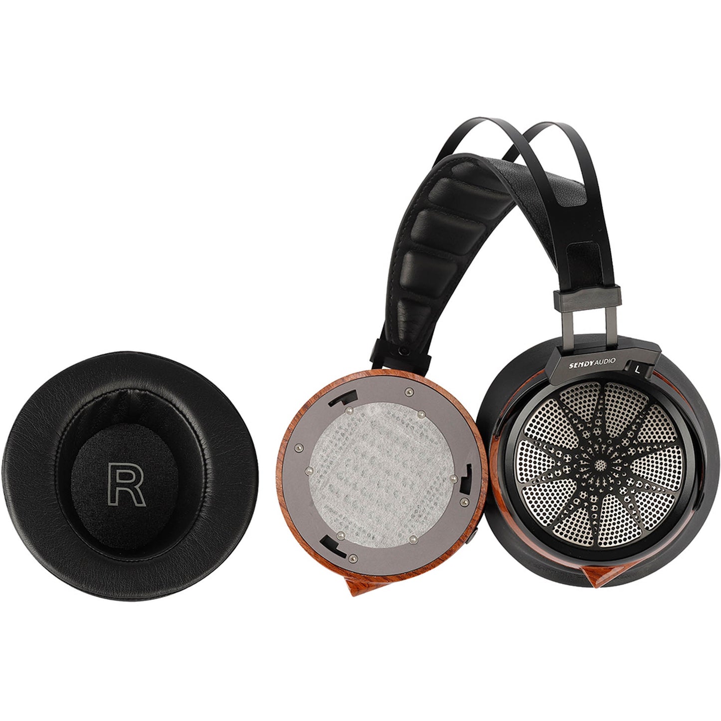 Soft earpads ensure that the earcups can be adjusted to make a good seal around your ears