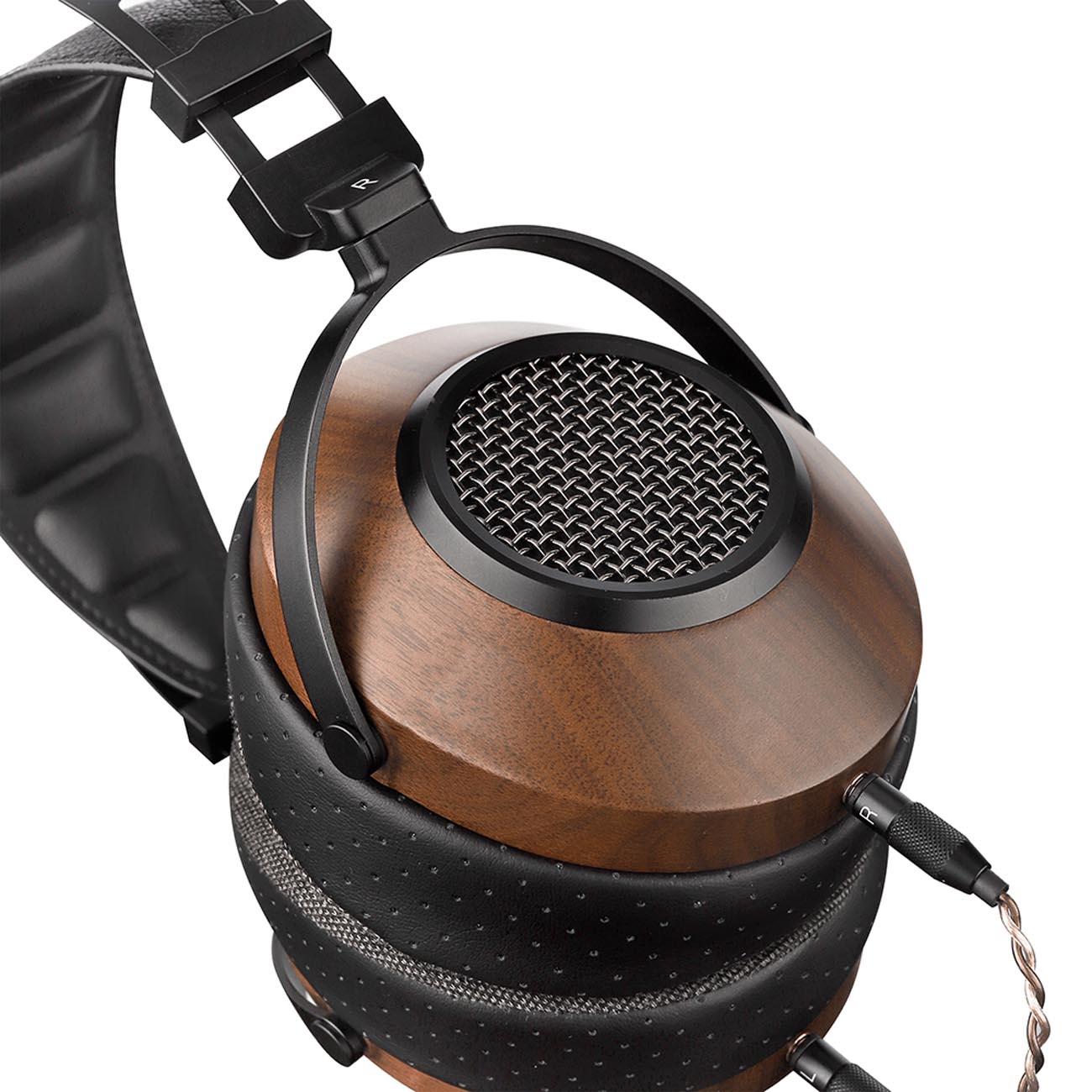 Special-shaped ear cups for comfortable fit