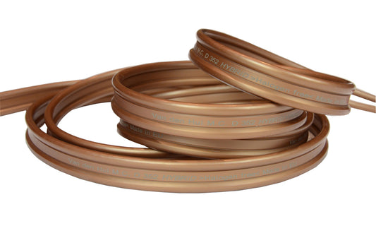 These Van den Hul D-352 Hybrid speaker cables come terminated with QED AirLoc ABS cold-welded banana plugs