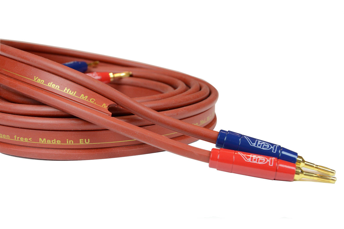 This Van den Hul Magnum Hybrid centre speaker cable is supplied and fitted with Van den Hul Berri Bus connectors