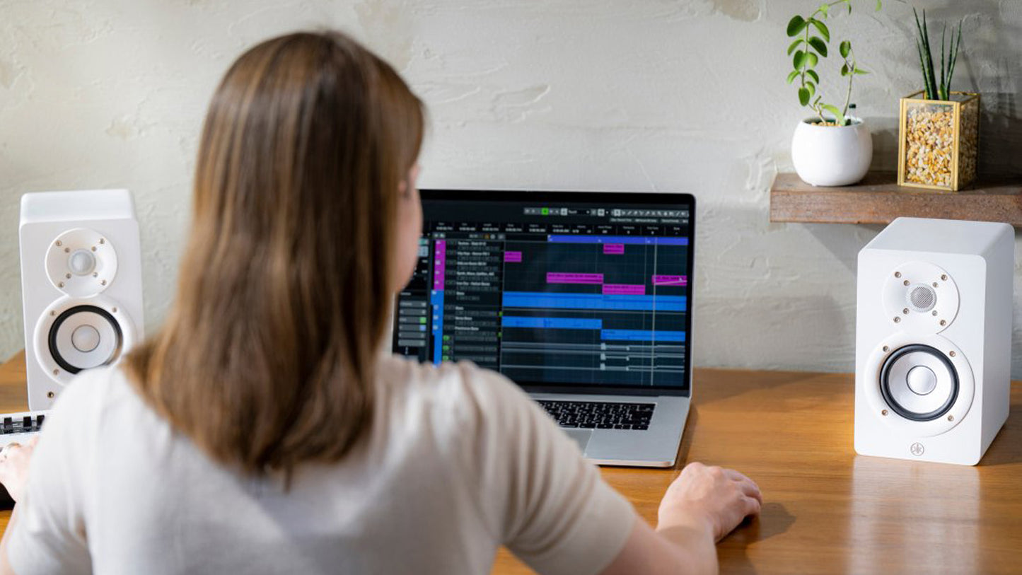 Yamaha HS3 Powered Studio Monitors