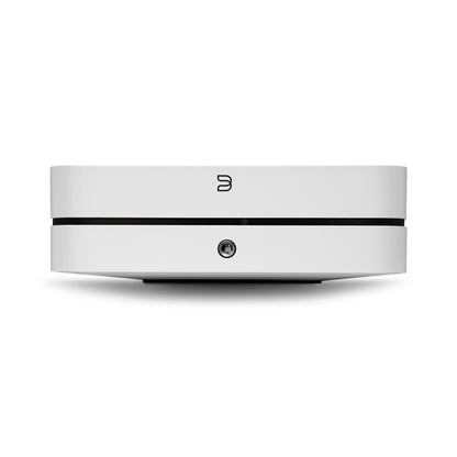 Front of white Bluesound Powernode Streaming Amplifier on a white background