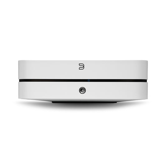 Front of white Bluesound Powernode Streaming Amplifier on a white background