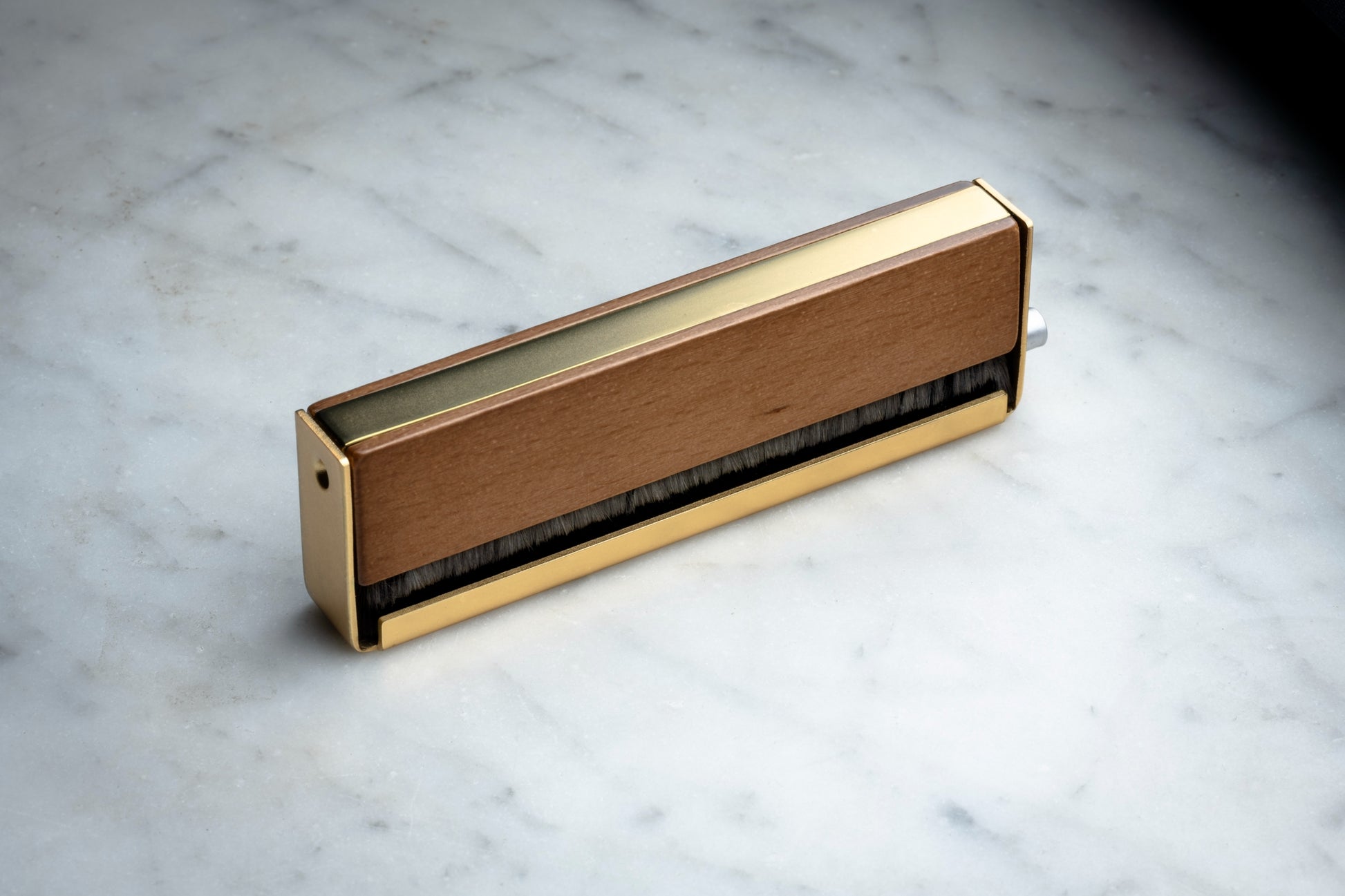 Pro-Ject Brush It Premium on marble table