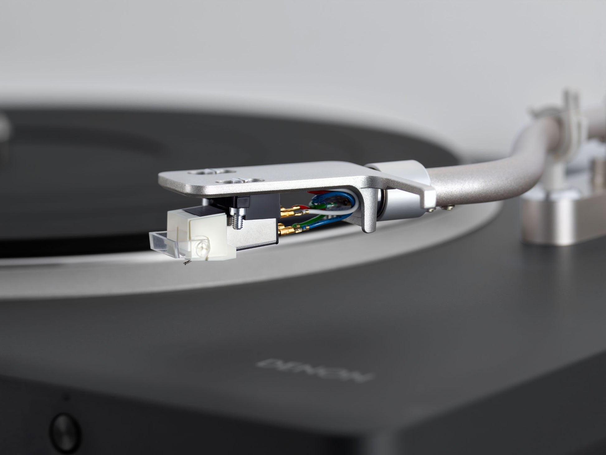Close up of Denon DP-500BT Turntable