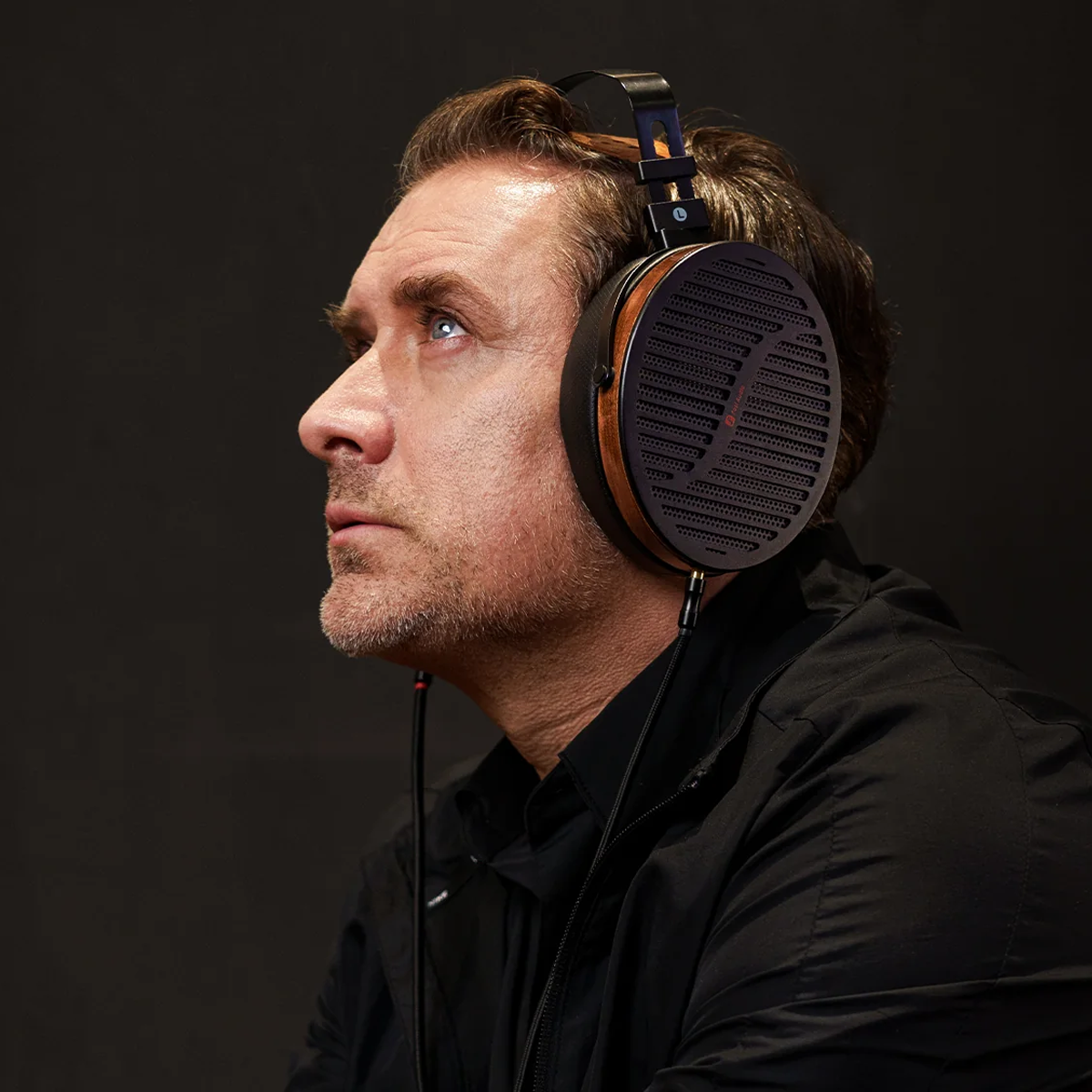 Man wearing Fosi Audio i5 Planar Magnetic Headphones headphones against a dark background