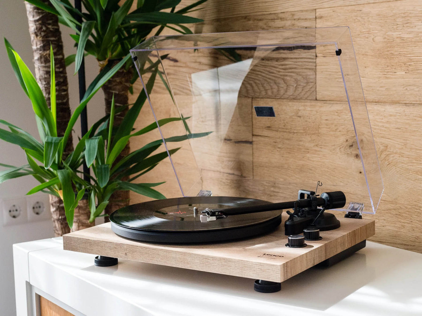 Lenco LBT-188 Turntable