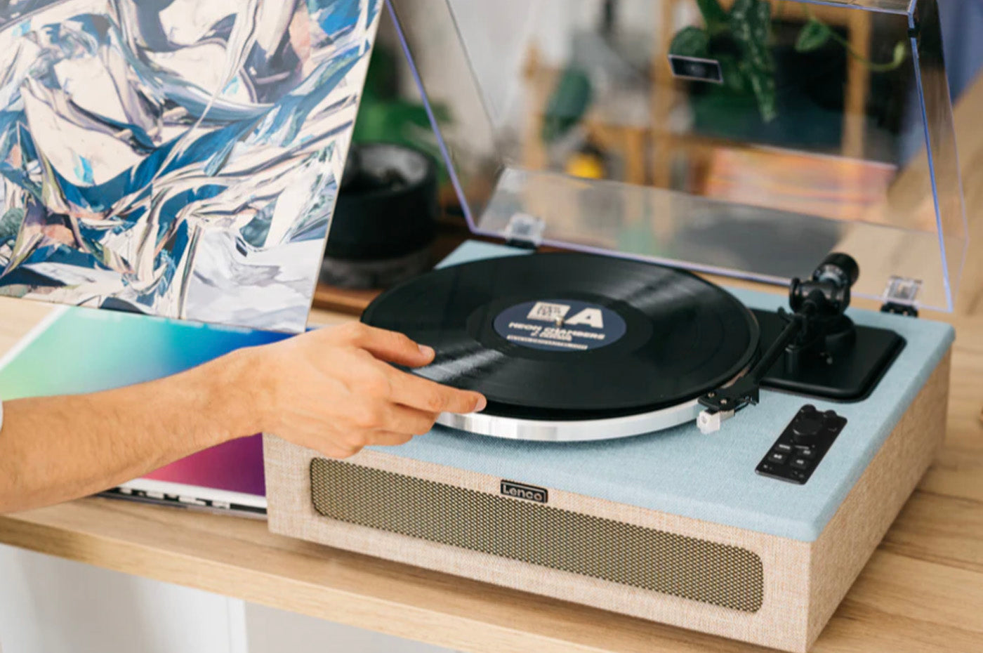 Lenco LS-440 Turntable - Lifestyle