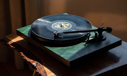 Pro-Ject Debut Carbon EVO Turntable
