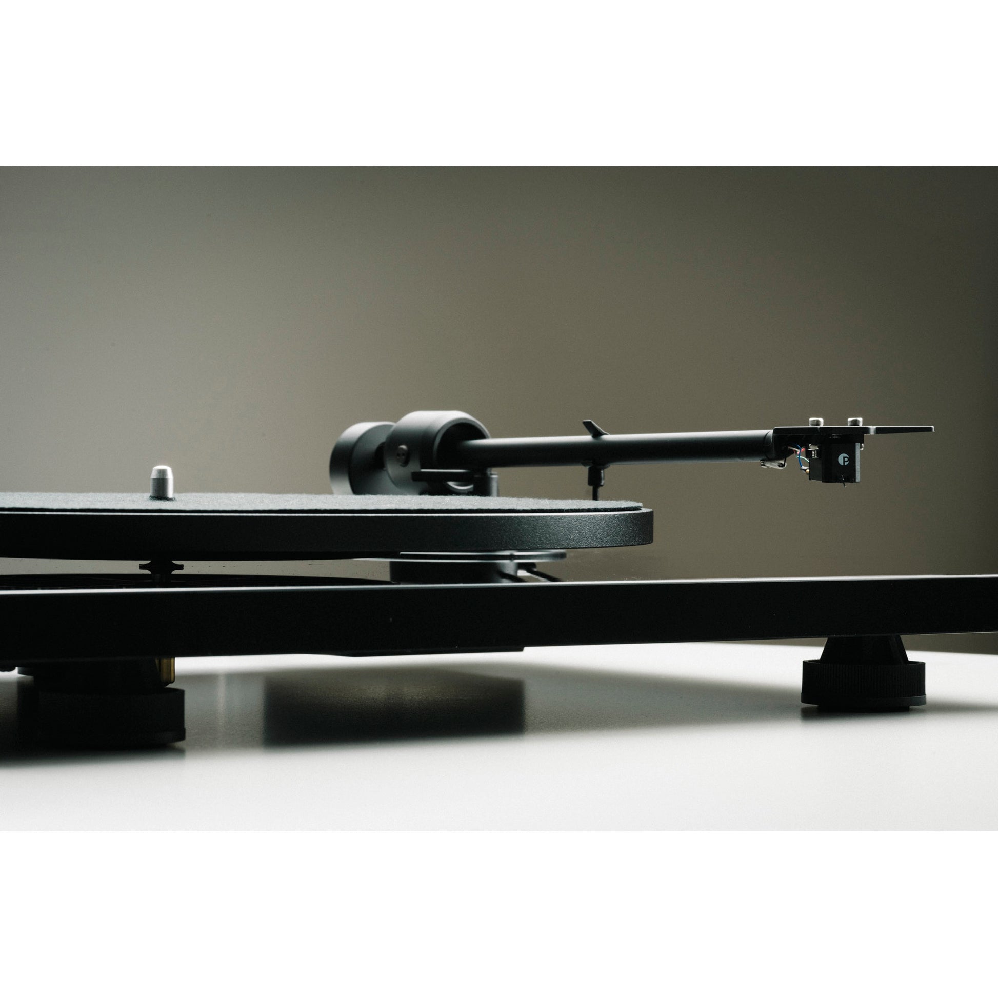 Pro-Ject E1.2 Turntable with Pick It MM E Cartridge