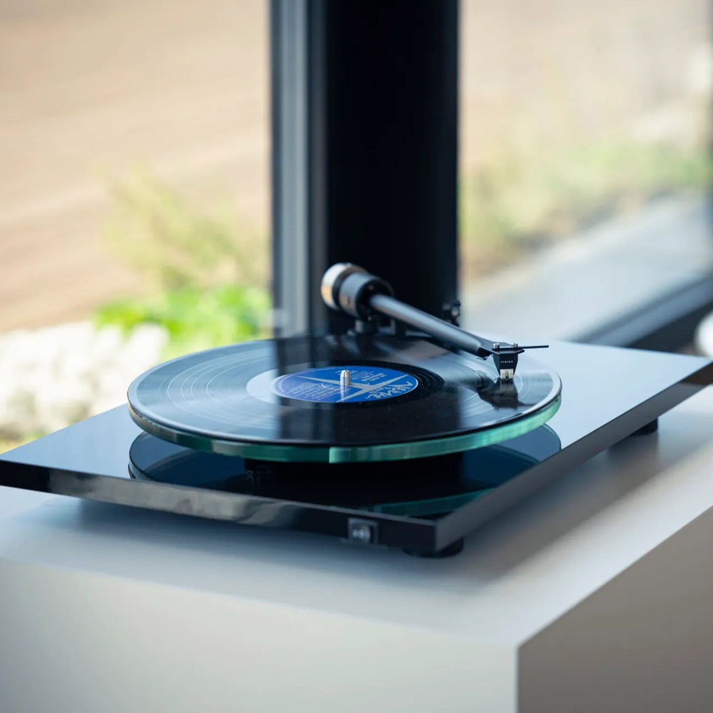 Pro-Ject T2 W Wi-Fi Turntable