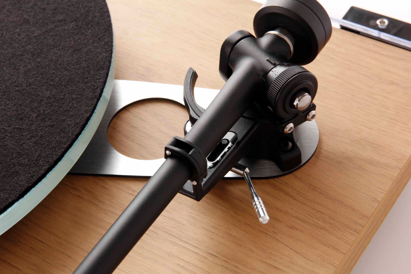 Rega Planar 3 Turntable/Elys 2