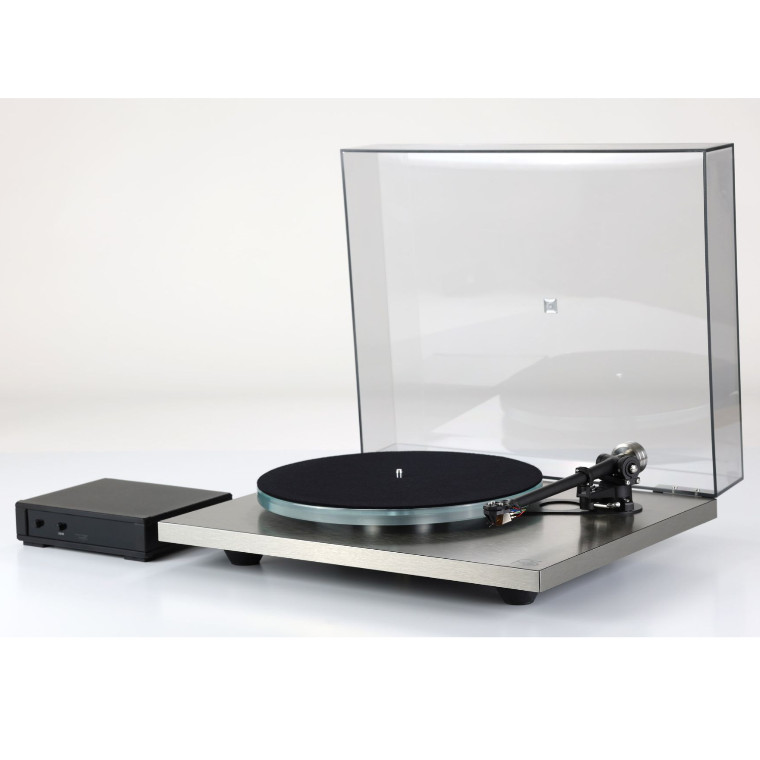 Rega Planar 6 RS Turntable next to NEO psu