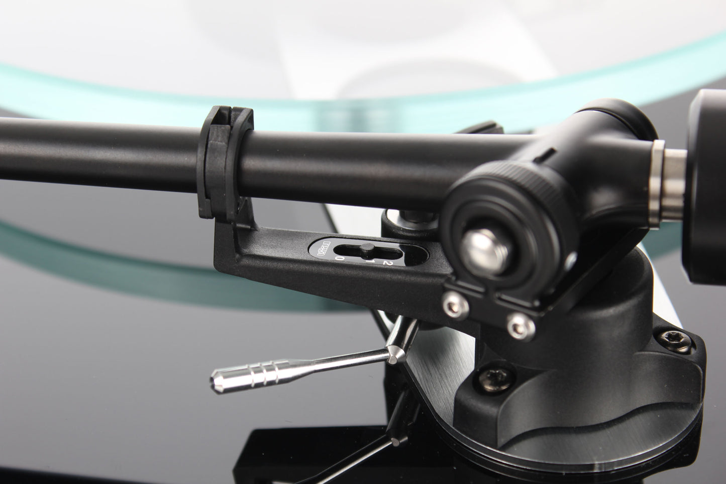 Rega Planar 3 Turntable/Elys 2
