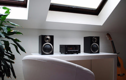 Taga Harmony HTR-1000CD V.2 Hybrid Valve Stereo System