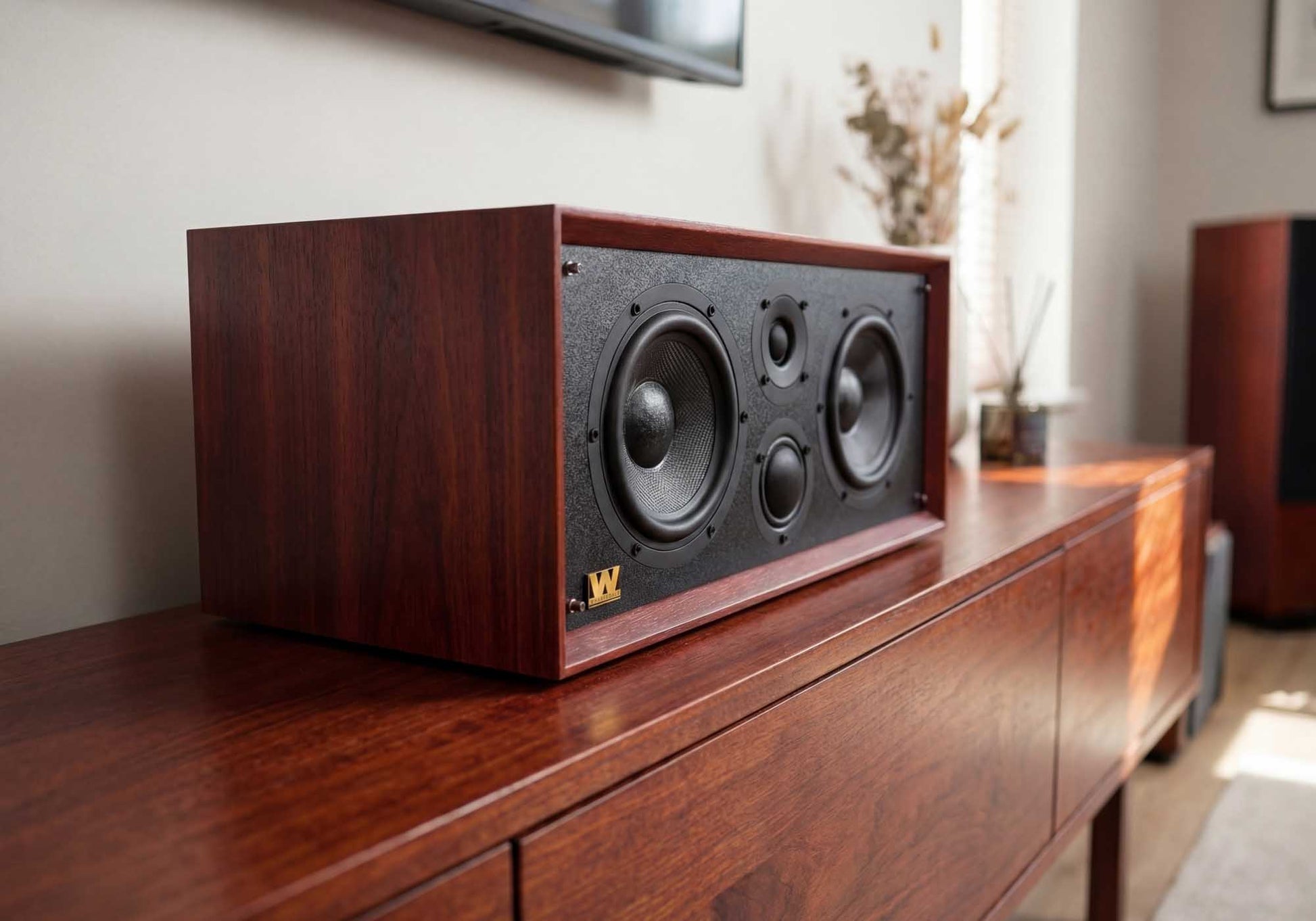 Mahogany Wharfedale Heritage Centre Loudspeaker sitting on mahogany cabinet