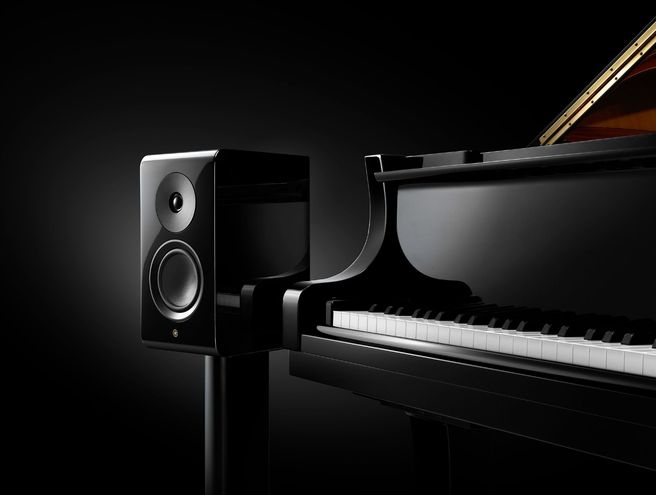Yamaha NS-600A Speakers - Stunning Authentic Piano Gloss Black Finish