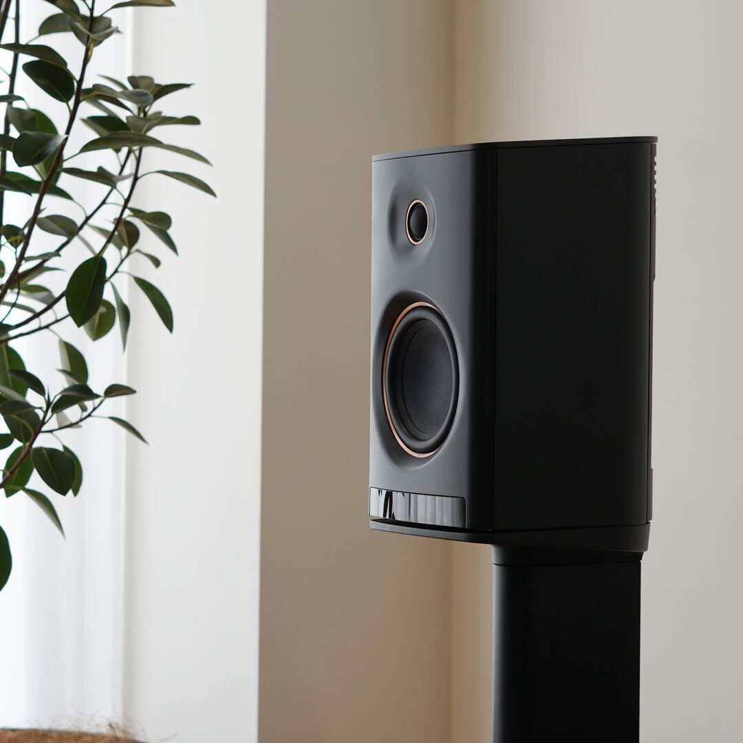 Black Yamaha NX-70A Speaker on a stand with a plant in the background