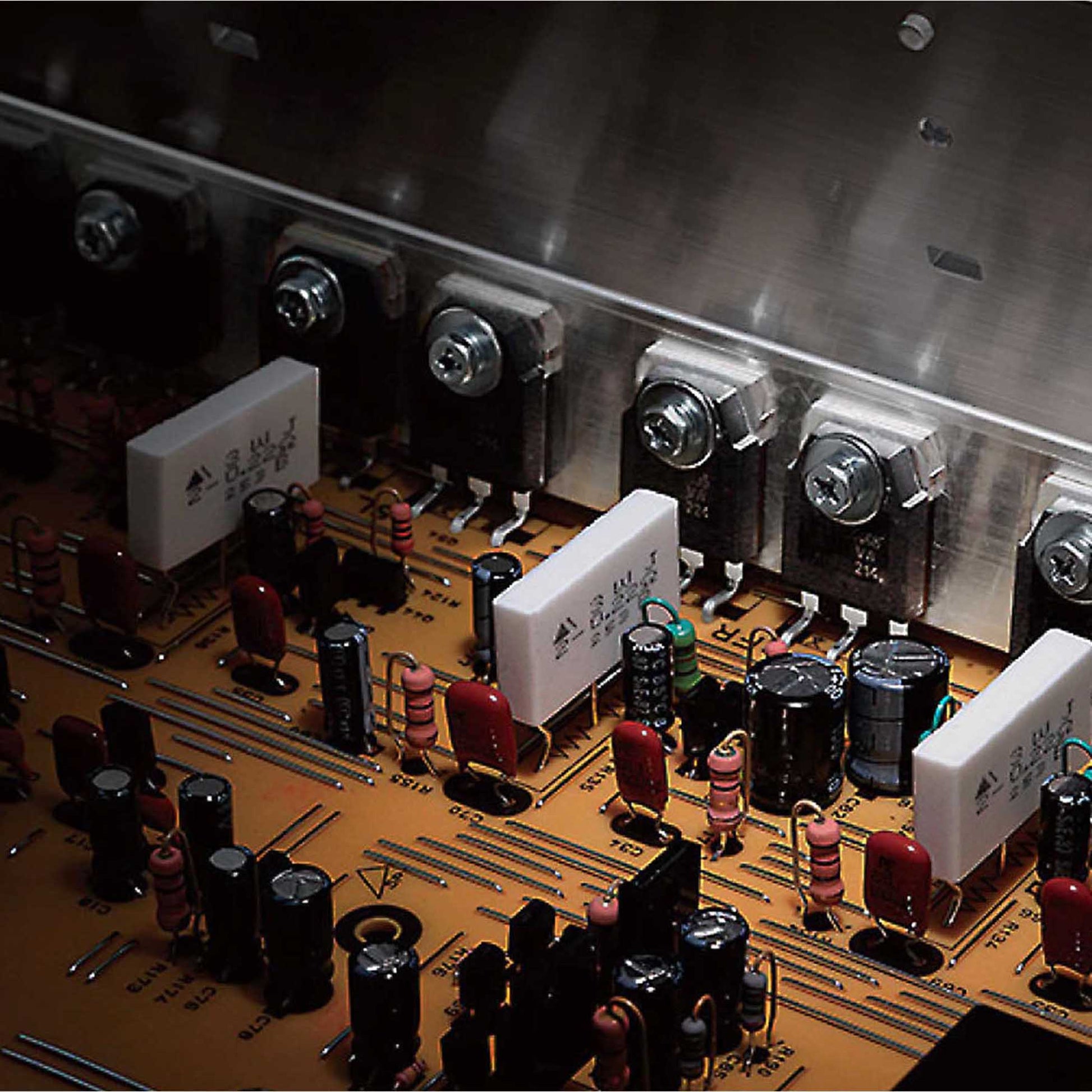 Yamaha RX-V385 Home Theatre Receiver - Internal view