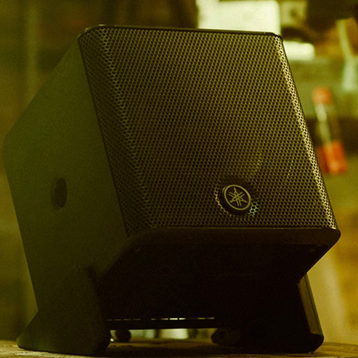 Yamaha STAGEPAS 200BTR Portable Powered Speaker - Great for Parties & Events, Small or Large